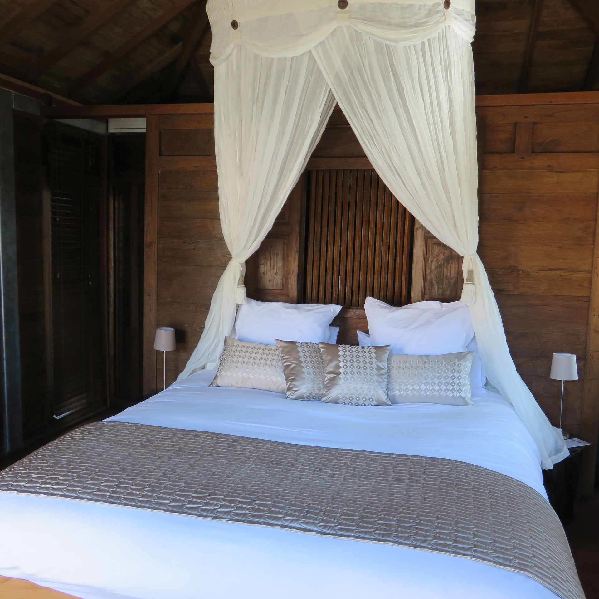 Décoration extérieure par le tapissier décorateur à Nîmes Les Papillons