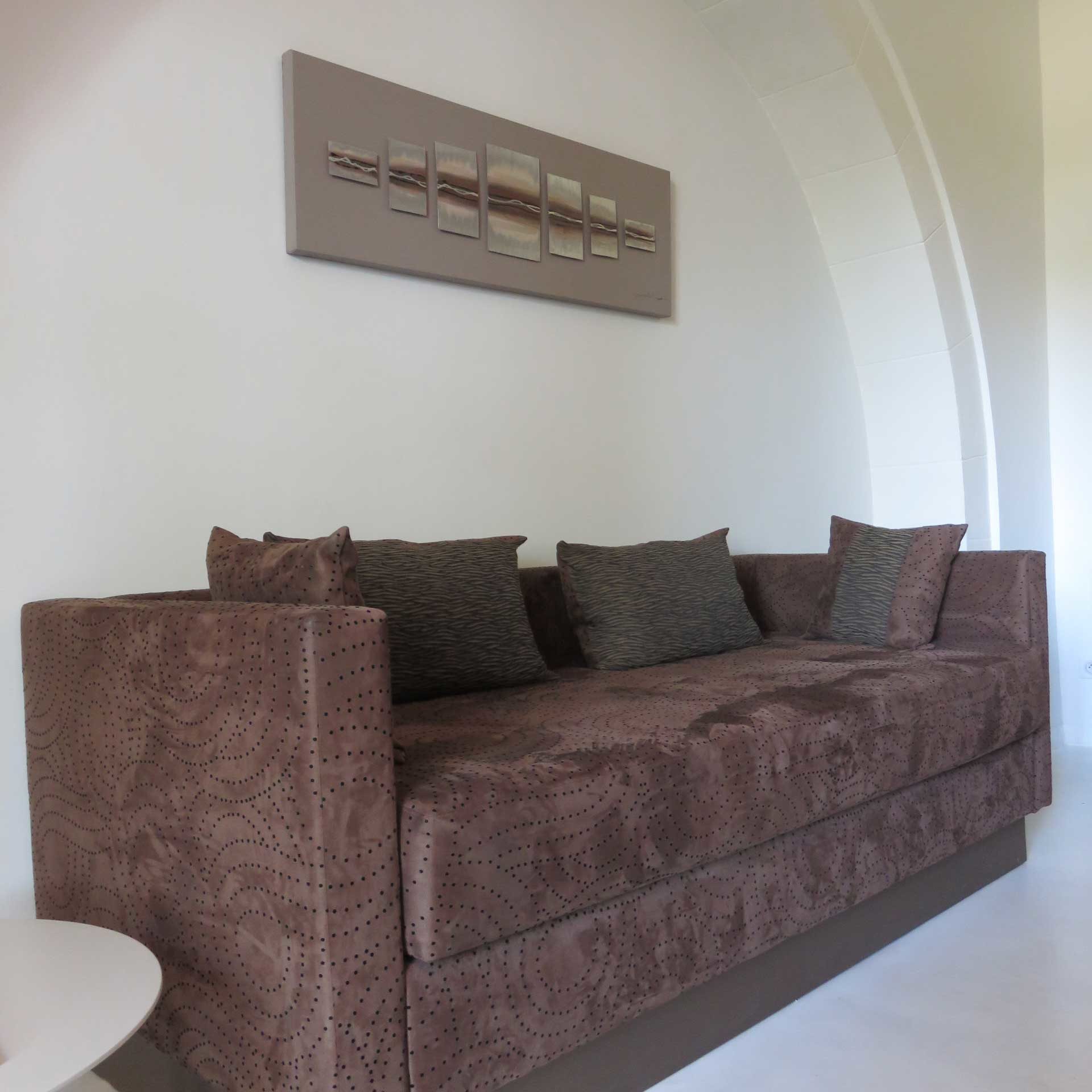 Création sur-mesure d'un canapé - lit. Tissu - Casal- Chambres d' Hôtes - Mas de l'Espérance -