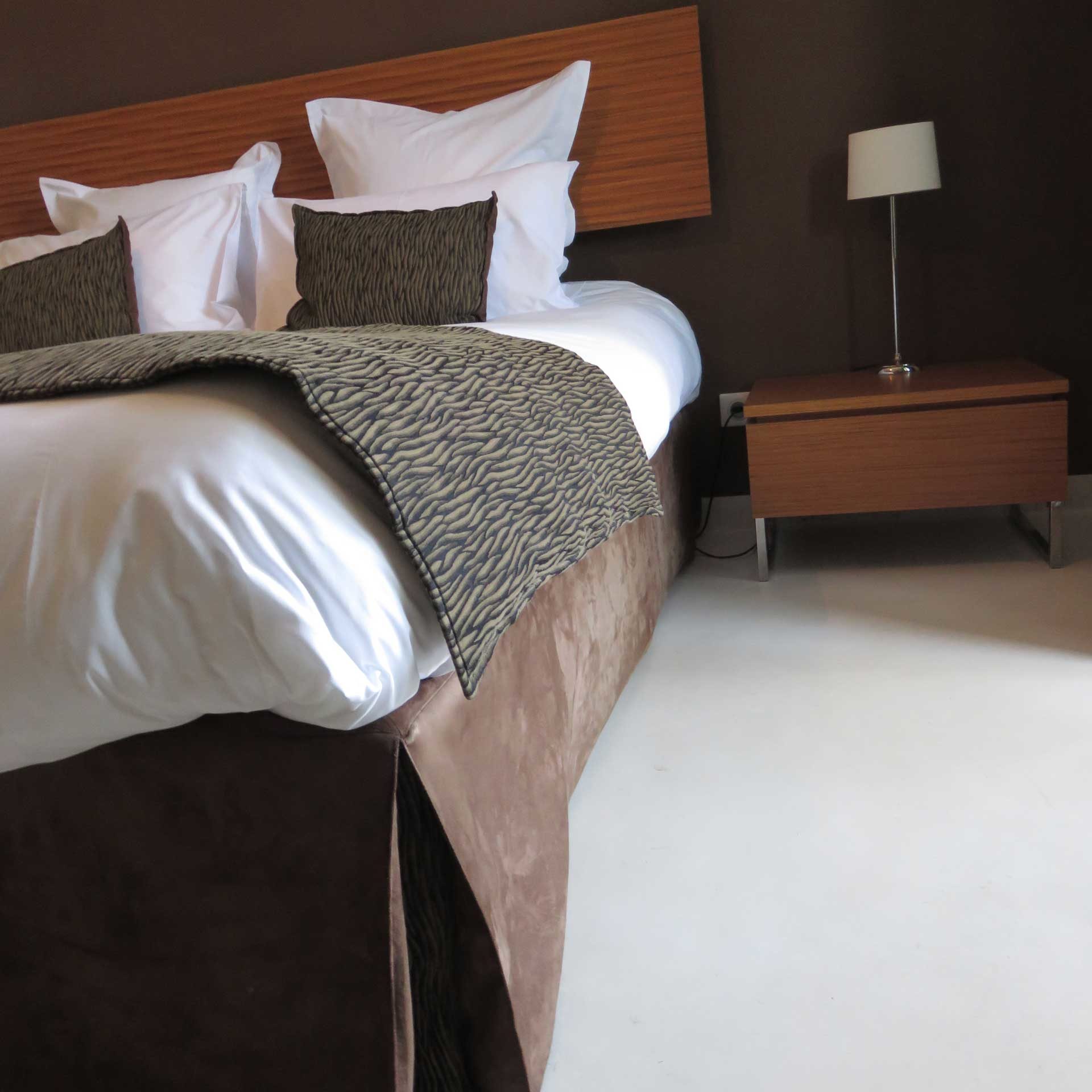 Création de tour de lit, écharpe de lit, coussins. Tissus - PierreAthezza Frey , Casal -