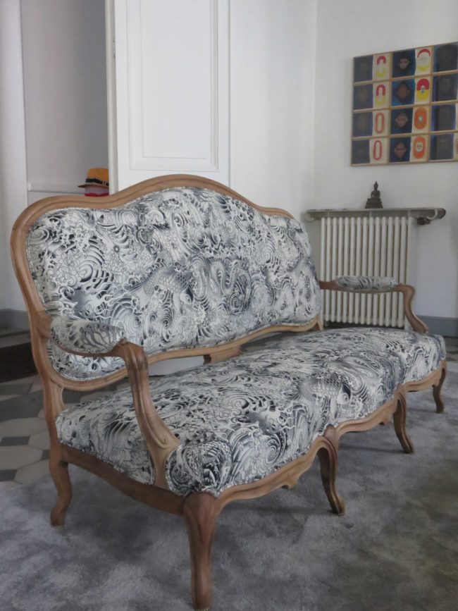 Tapisserie sur meuble à Nîmes par Les Papillons