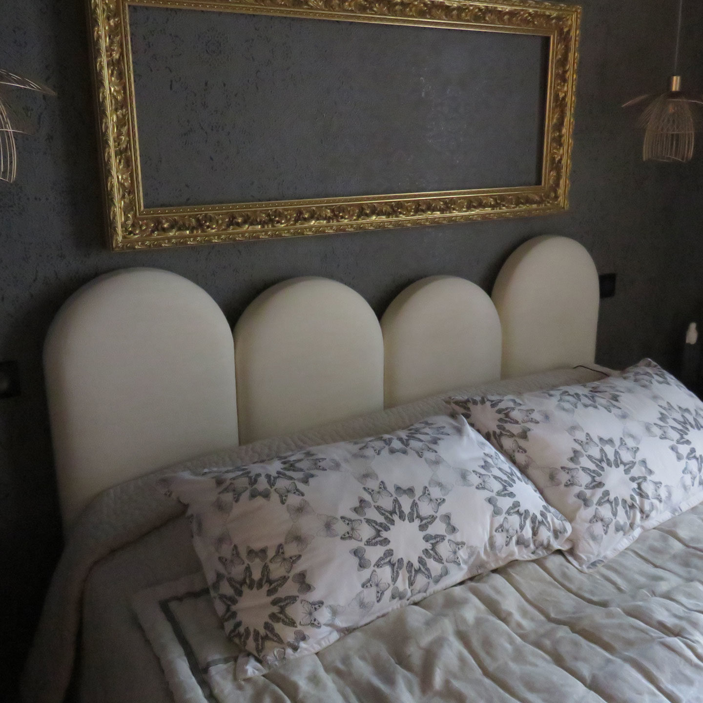 Tapisserie sur meubles à Nîmes par Les Papillons