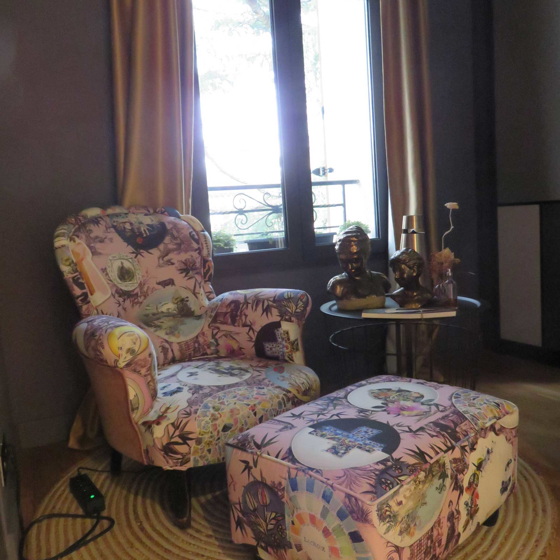 Tapisserie sur meubles à Nîmes par Les Papillons