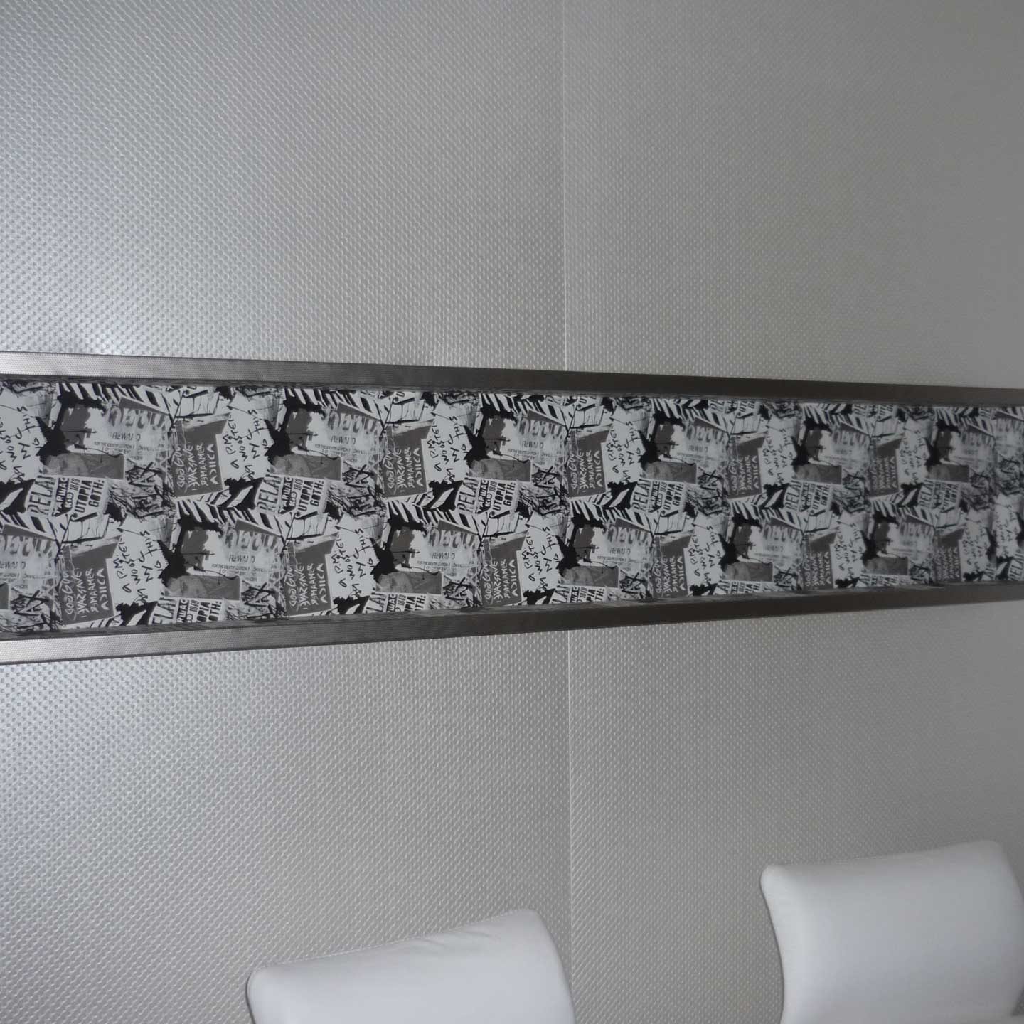 Skaï - Casal- dans un cadre aluminium brossé, sur-mesure.